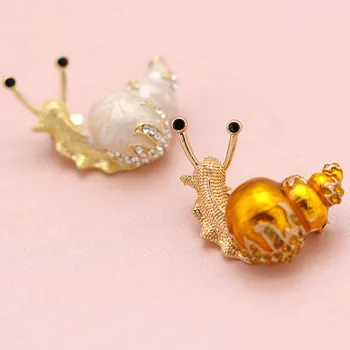 ALLYES Melc Broșe Pentru Femei Bijuterii Bej Cristal de Aur de Epocă Guler Rever Ace Drăguț Stras Email Pin Insecte Brosa